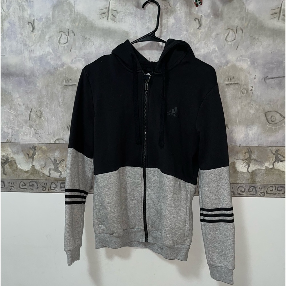 Women’s size medium adidas zip up hoodie. Black and gray. Pre loved condition.